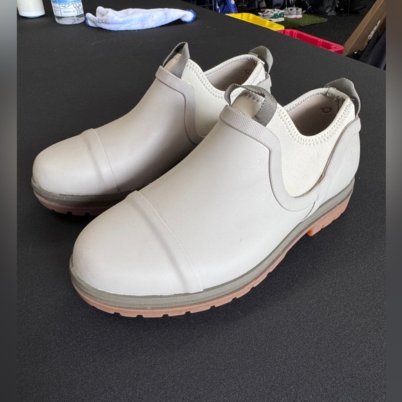 L.L. Bean Men's Cream Slip-On Rain Boots - Picture 1 of 8